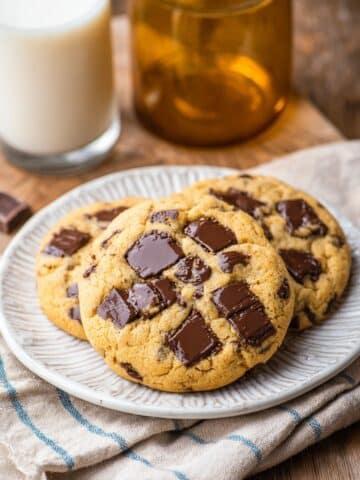 Levain Bakery-Style Chocolate Chip Cookies Recipe