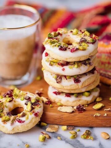 Cranberry Pistachio Wreath Cookies Recipe