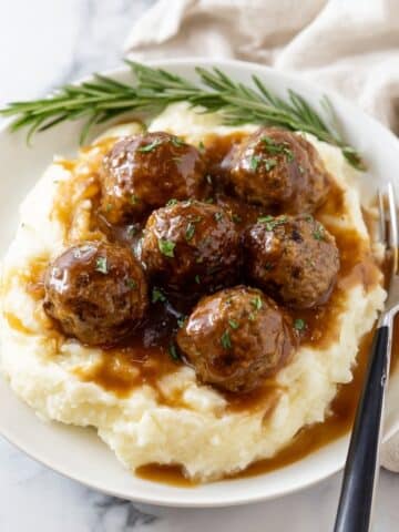 Meatballs in Rich Onion Gravy Recipe