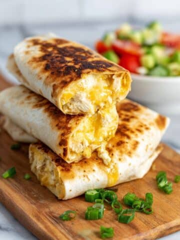 Cheesy Garlic Chicken Wraps Recipe