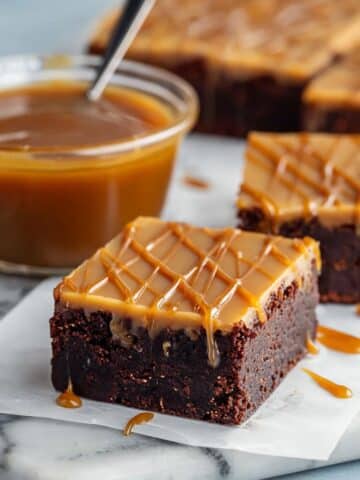 Easy Fudgy Caramel Brownies Recipe