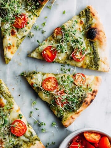 5-Minute Green Pizza Sauce with Basil & Spinach Recipe