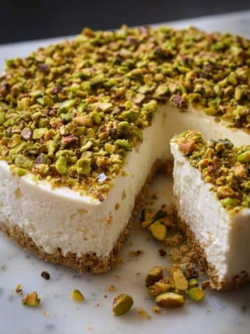 Easy White Chocolate Pistachio No-Bake Cheesecake Recipe